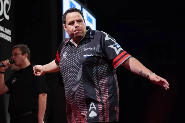 Der zweimalige Weltmeister Adrian Lewis will 2025 auf den Dartcircuit zurückkehren