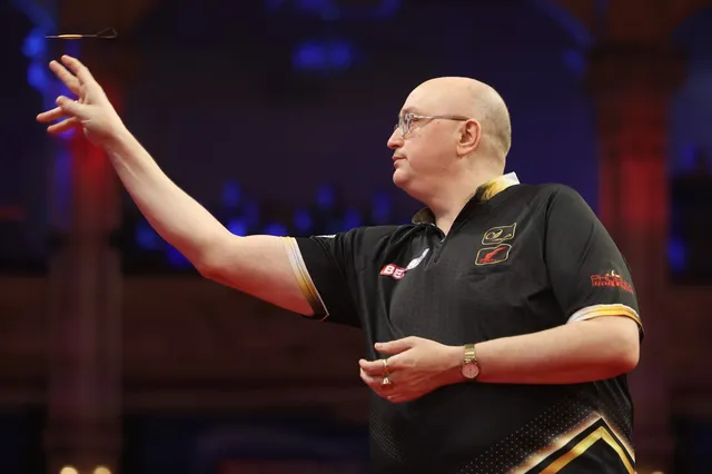 Andrew Gilding steht nach einem Sieg über Krzysztof Ratajski im Viertelfinale des World Matchplay