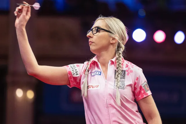 Fallon Sherrock überlebt 7 verpasste Matchdarts von Lisa Ashton und erreicht auf dramatische Weise das Finale des Women's World Matchplay 2024