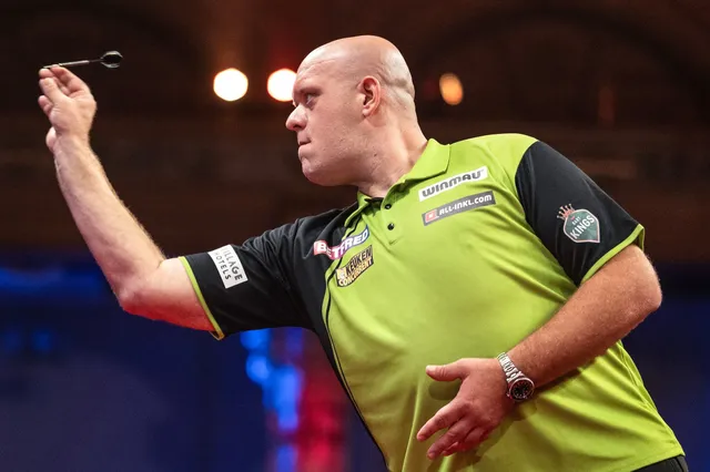 Michael van Gerwen steht nach einem umkämpften Sieg über Michael Smith im Finale des World Matchplay 2024 gegen Luke Humphries