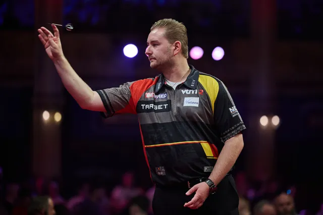 Dimitri Van den Bergh und Gerwyn Price ziehen ins Viertelfinale des Australian Darts Masters ein