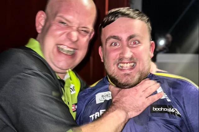 Michael van Gerwen packt Luke Littler nach der überraschenden Niederlage in Prag zum Spaß an der Gurgel