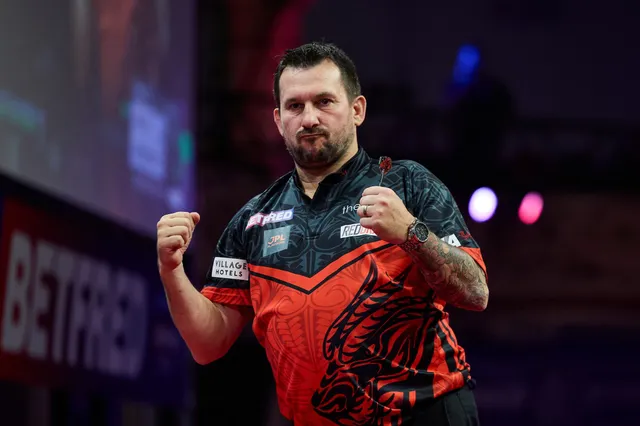 Jonny Clayton besiegt Ross Smith beim World Grand Prix 2024 in vier Sätzen