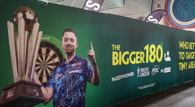 Dartspieler sammeln bei der World Darts Championship bereits über eine halbe Million Pfund für wohltätige Zwecke