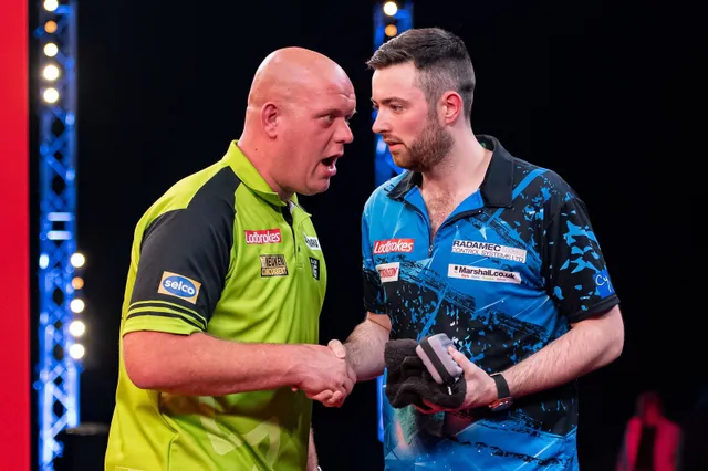 Luke Humphries kreeg succeswens van Michael van Gerwen voorafgaand aan finale: ''Hoezeer we ook concurrenten zijn, hij is een hele aardige vent''