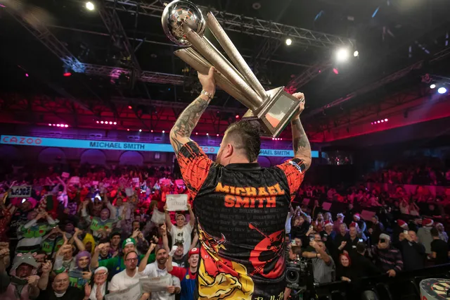 VIDEO: Hoe de wereld reageerde op Michael Smith's negen-dart finish in een pre-Premier League Darts montage
