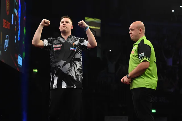 Van Gerwen krijgt whitewash aangesmeerd van Dobey, die finale speelt tegen Price