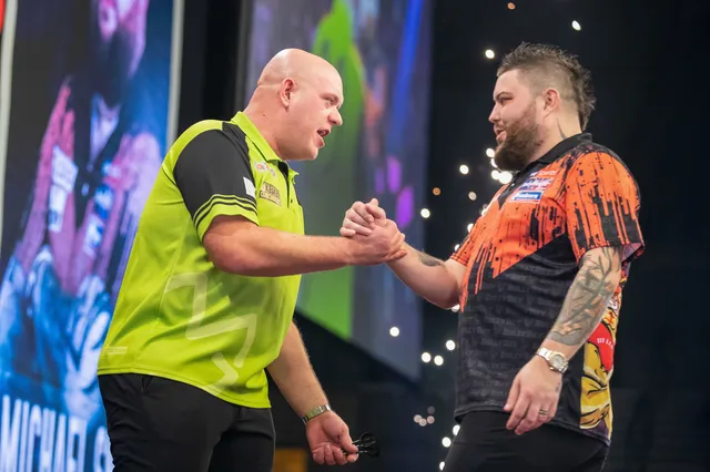 Stand Premier League Darts 2024: Michael van Gerwen rukt op naar tweede plaats, Michael Smith behoudt koppositie