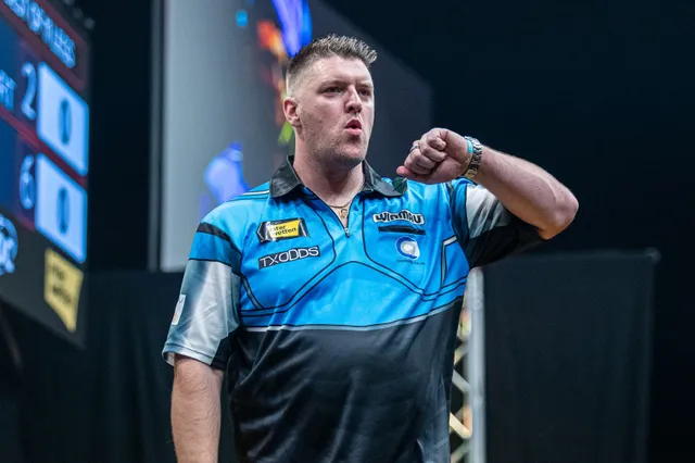 Daryl Gurney gooit eindelijk zijn eerste negendarter bij PDC