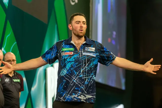 Stand Premier League Darts 2024: Luke Humphries loopt verder uit op Michael van Gerwen na derde weektitel op rij