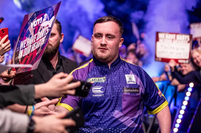 VIDEO: Luke Littler en Nathan Aspinall nemen het in een quizje tegen elkaar op