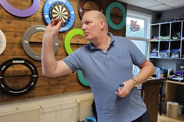 "Er is zoveel geld te verdienen bij de PDC en dan kies je voor een bitterballentoernooi" - Vincent van der Voort hekelt keuze van Wesley Plaisier