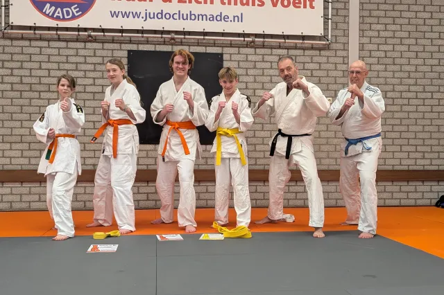 Alle deelnemers slagen voor bandexamens bij Judoclub Made