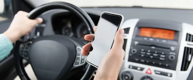 smartphone achter het stuur