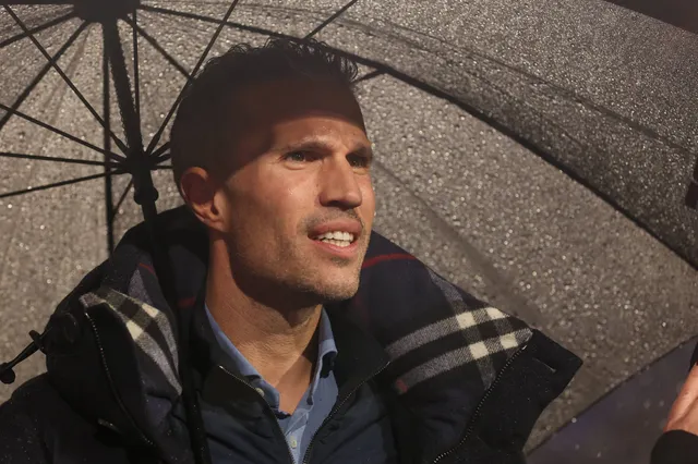 Direct kopzorgen voor Robin van Persie: Twee middenvelders niet fit