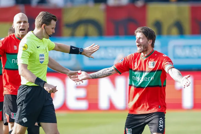 Lasse Schöne reageert op bizarre rode kaart na uitbarsting tegen scheidsrechter