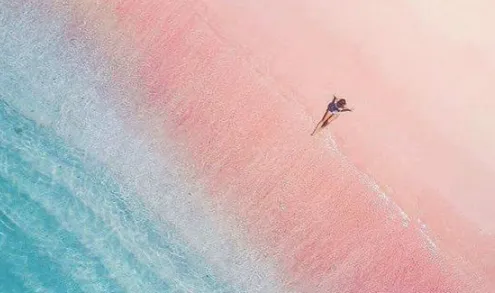 De 5 mooiste roze stranden voor op je bucketlist