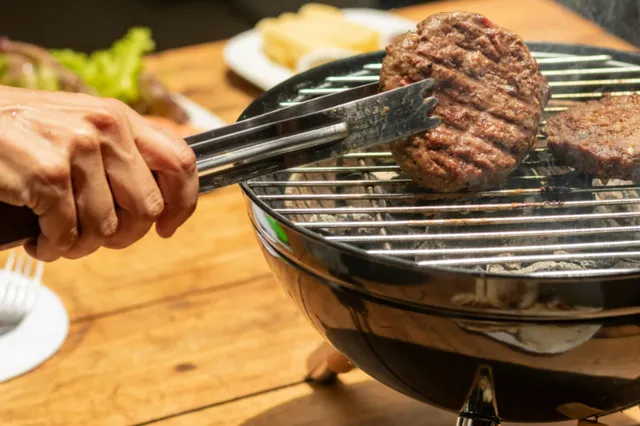 Perfect voor deze zomer: Action verkoopt mini-barbecue to go