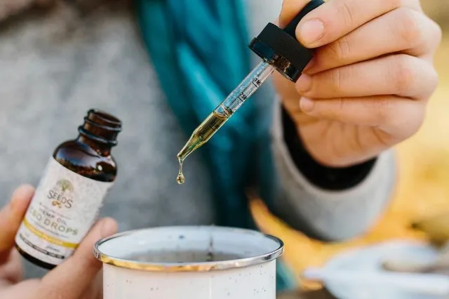 Vergeet dure haarproducten: tea tree olie doet wonderen
