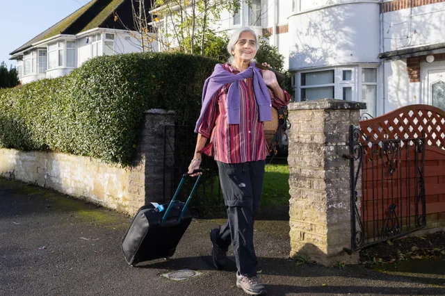 Bally (74): "Ik heb mijn baan opgezegd en reis nu de hele wereld over"