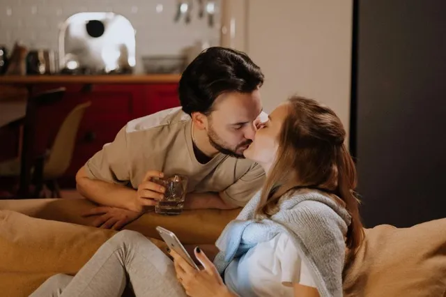 Boost je relatie: waarom filmavondjes meer doen dan je denkt