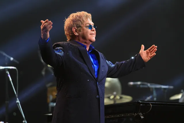 Elton John veilt zijn spullen voor miljoenen