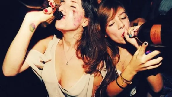 De 5 types dronkenlappen die je op elke afterparty tegenkomt