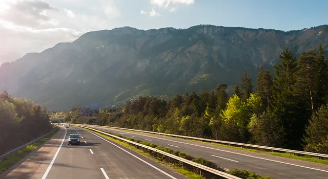 14-jarige Italiaan wordt geflitst met 213 km/h op de Zwitserse linkerbaan