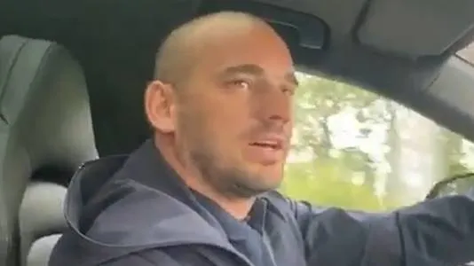 Wesley Sneijder dumpt EOTB-Megan 2 dagen na zoenfoto en heeft nu met...