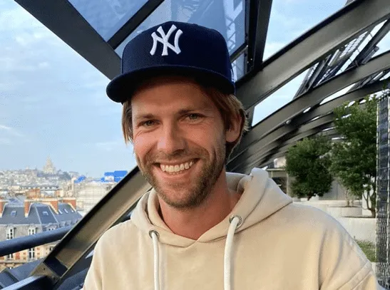 StukTV- en Bachelor-Thomas rijdt in deze kneiter dikke bak