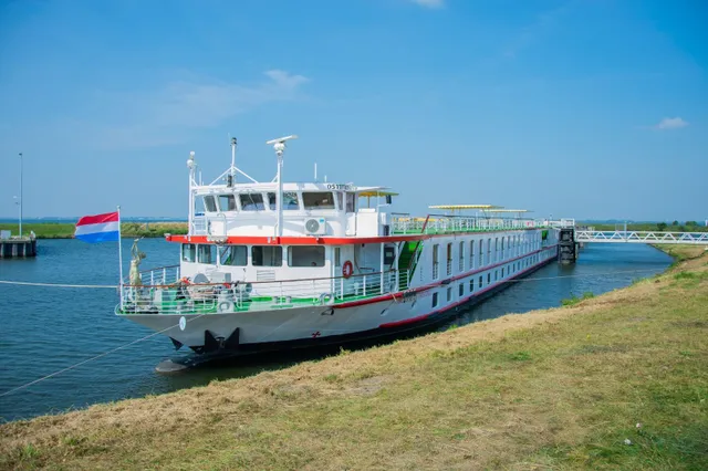 Een kijkje op de asielboot: niet veel luxe