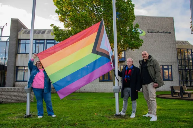 Vlaggen in top voor internationale Coming Out Day