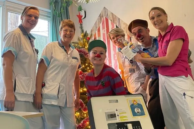 Schenking van CliniClowns voor Kinderafdeling Dirksland
