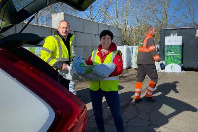 Inwoners enthousiast over gratis compost