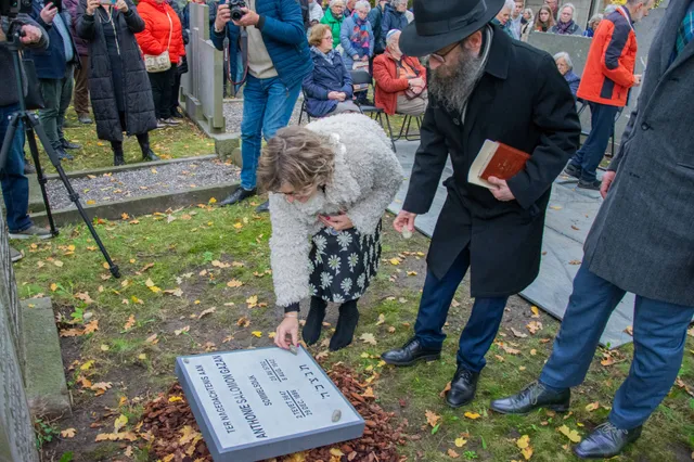 Eindelijk een steen voor Anthonie Salomon Gazan