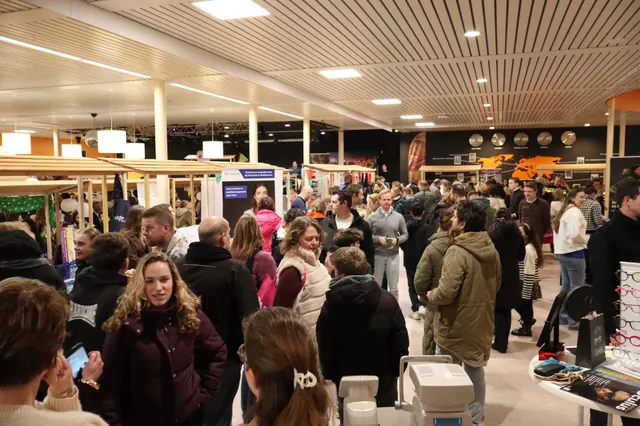 Drukbezochte studie- en beroepenmarkt bij CSG Prins Maurits en RGO College