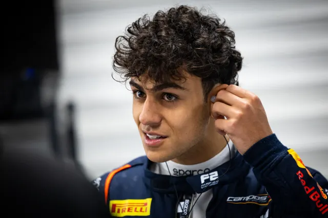 ¿Lindblad es el nuevo Verstappen? 'No me enfado por eso'