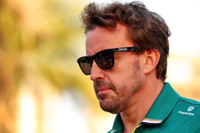 Alonso gaat in het bijzijn van Verstappen in op de functie van Newey bij Aston Martin