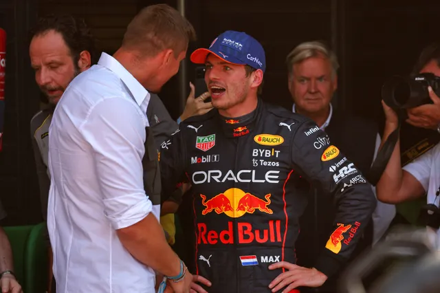Verhoeven heeft opmerkelijk kraamcadeau voor Verstappen: 'Weet niet of hij ze gaat gebruiken'