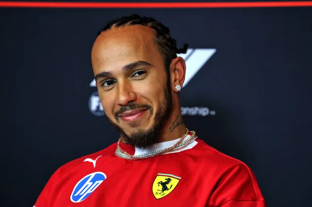 Lewis Hamilton ontvangt bijzonder emotioneel cadeau van zijn fans