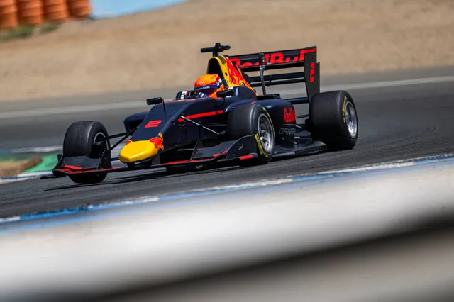 Red Bull-junior Coronel maakt zijn racedebuut in Formule-auto's