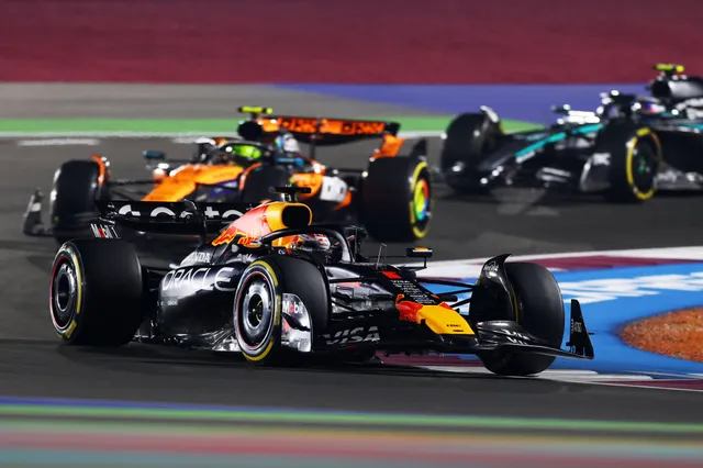 F1 LIVE | Verstappen leidt in Qatar na strategische fout McLaren