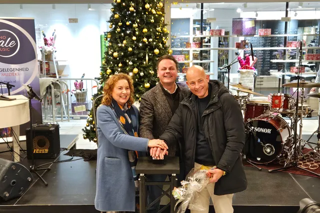 Vernieuwde winkelcentrum Lewenborg geopend door burgemeester Van ’t Veld