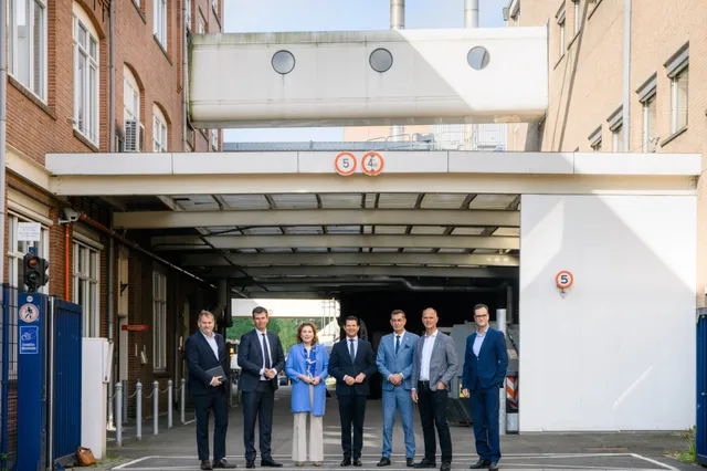 Minister Beljaarts en Staatssecretaris Van Marum bezoeken Niemeyer