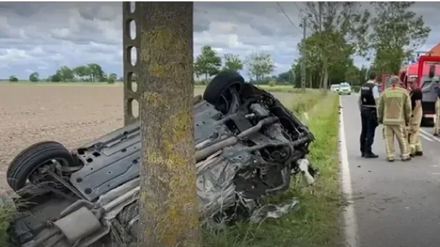 Bekende voetballer (21) crasht met auto: “Mogelijk carrière volledig voorbij”