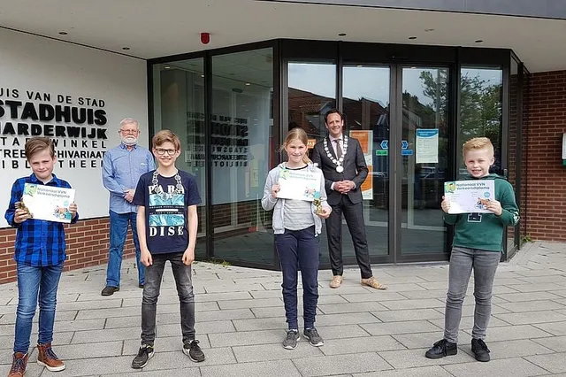 Basisschoolleerlingen slagen cum laude voor verkeersexamen