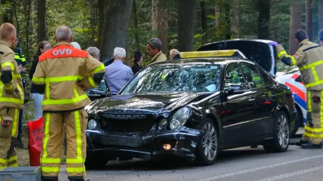 Auto's betrokken bij kop-staart botsing Leuvenumseweg