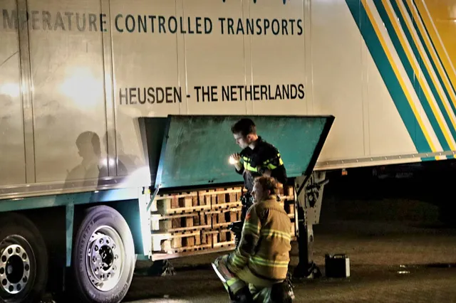 Vrachtwagen in brand gestoken op industrieterrein in Heesbeen