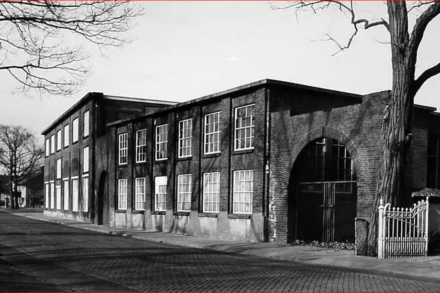 Heemkundekring Onsenoort organiseert een cultuur-historische wandeling Vlijmen-west Image