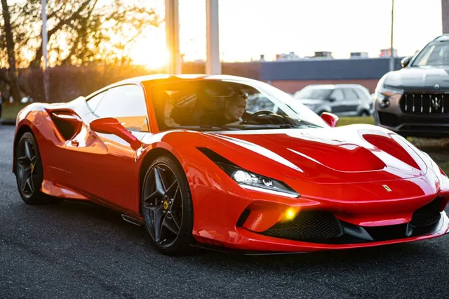 Ferrari's eerste elektrische auto kost minstens vijf ton